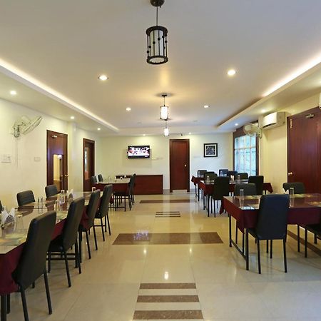 Oyo Stellar Resort บูบันเนสชวาร์ ภายนอก รูปภาพ