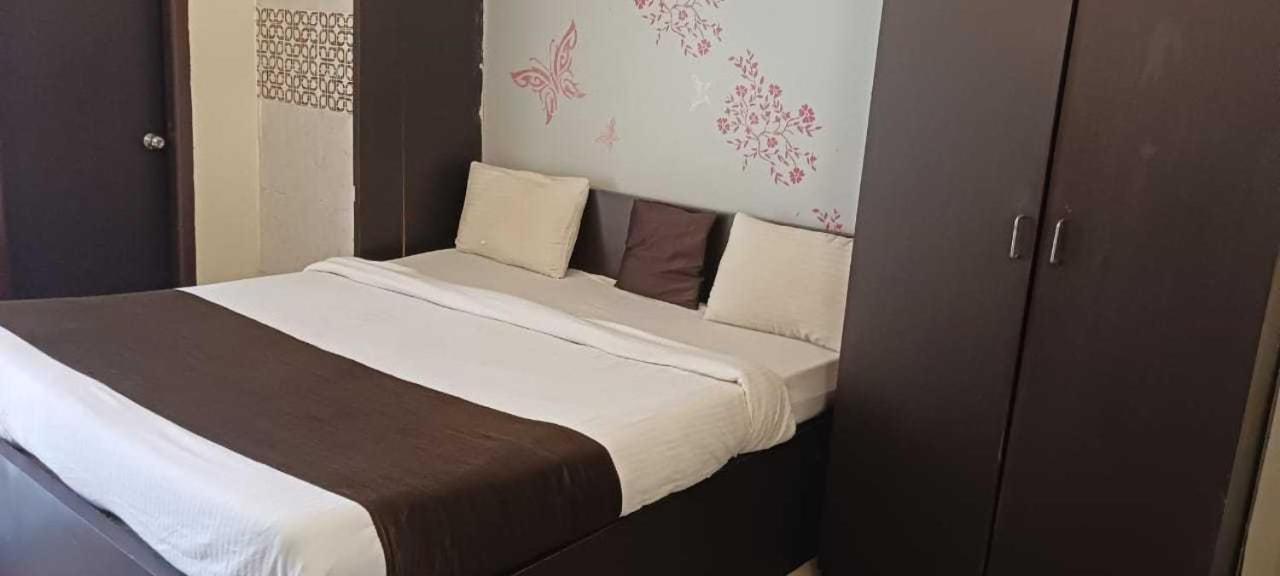 Oyo Stellar Resort บูบันเนสชวาร์ ภายนอก รูปภาพ
