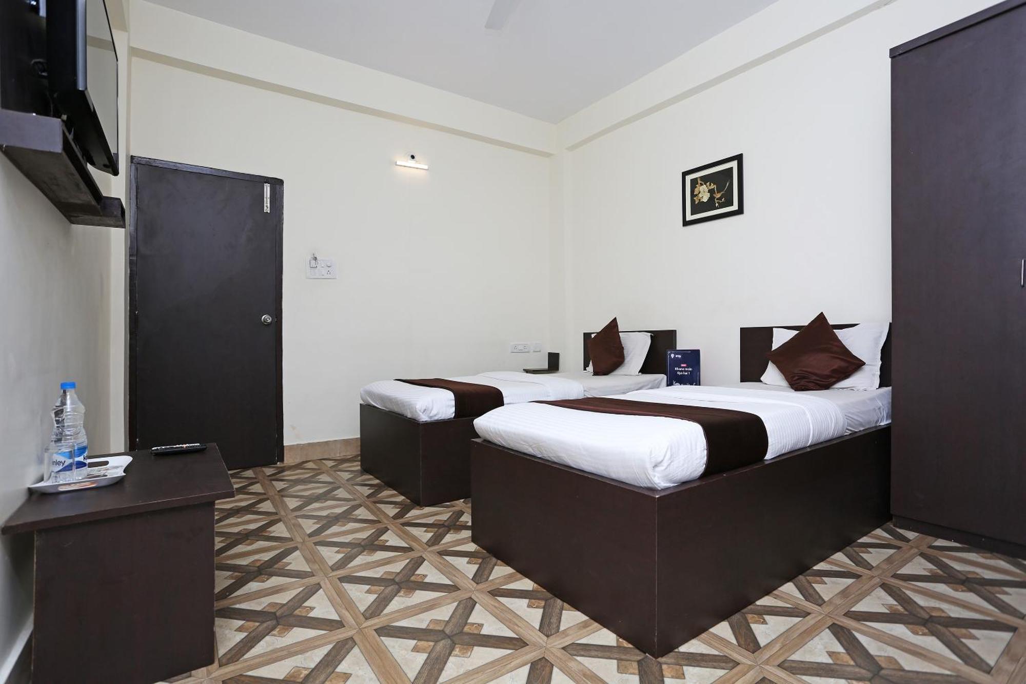 Oyo Stellar Resort บูบันเนสชวาร์ ภายนอก รูปภาพ