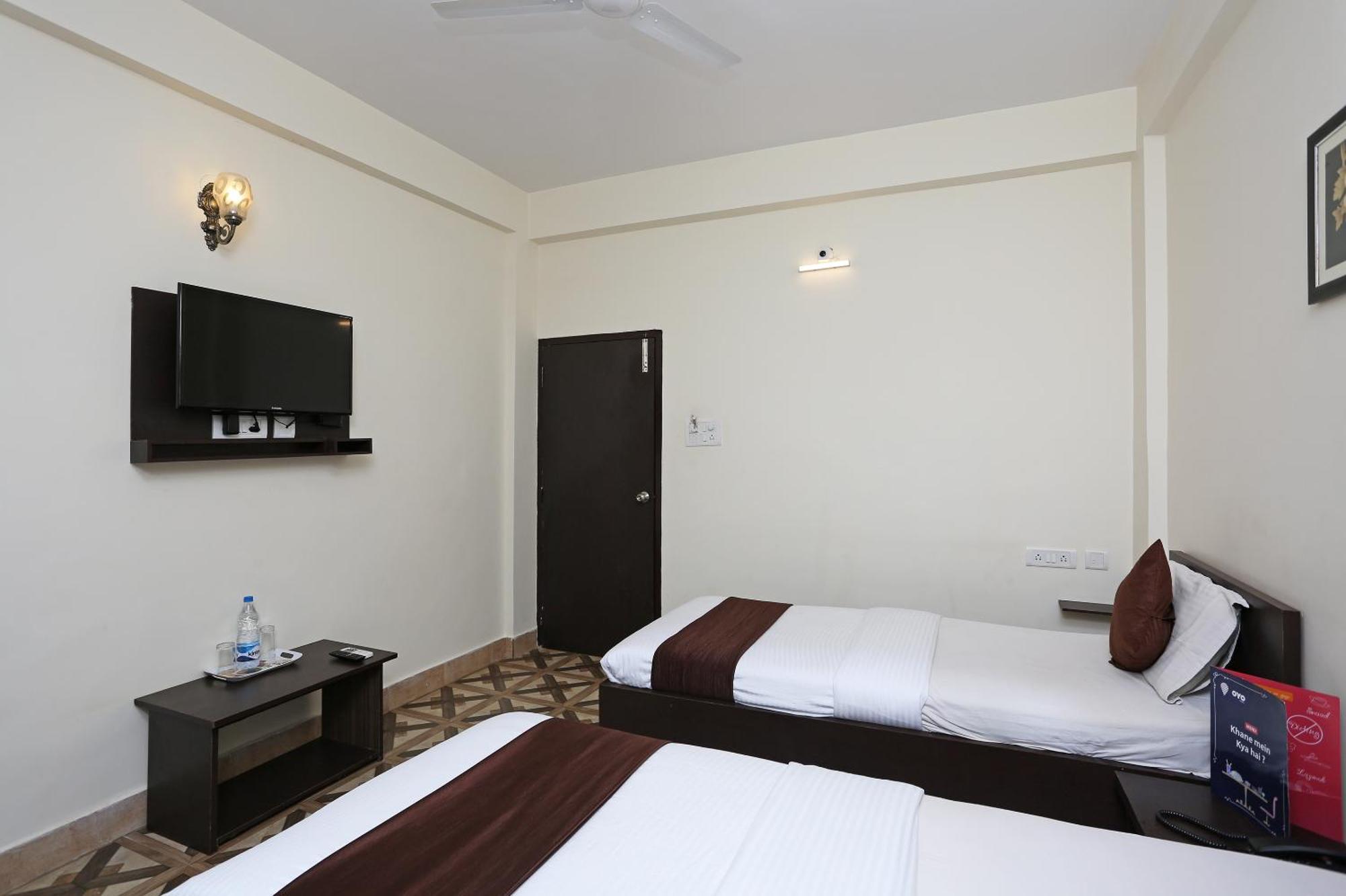 Oyo Stellar Resort บูบันเนสชวาร์ ภายนอก รูปภาพ