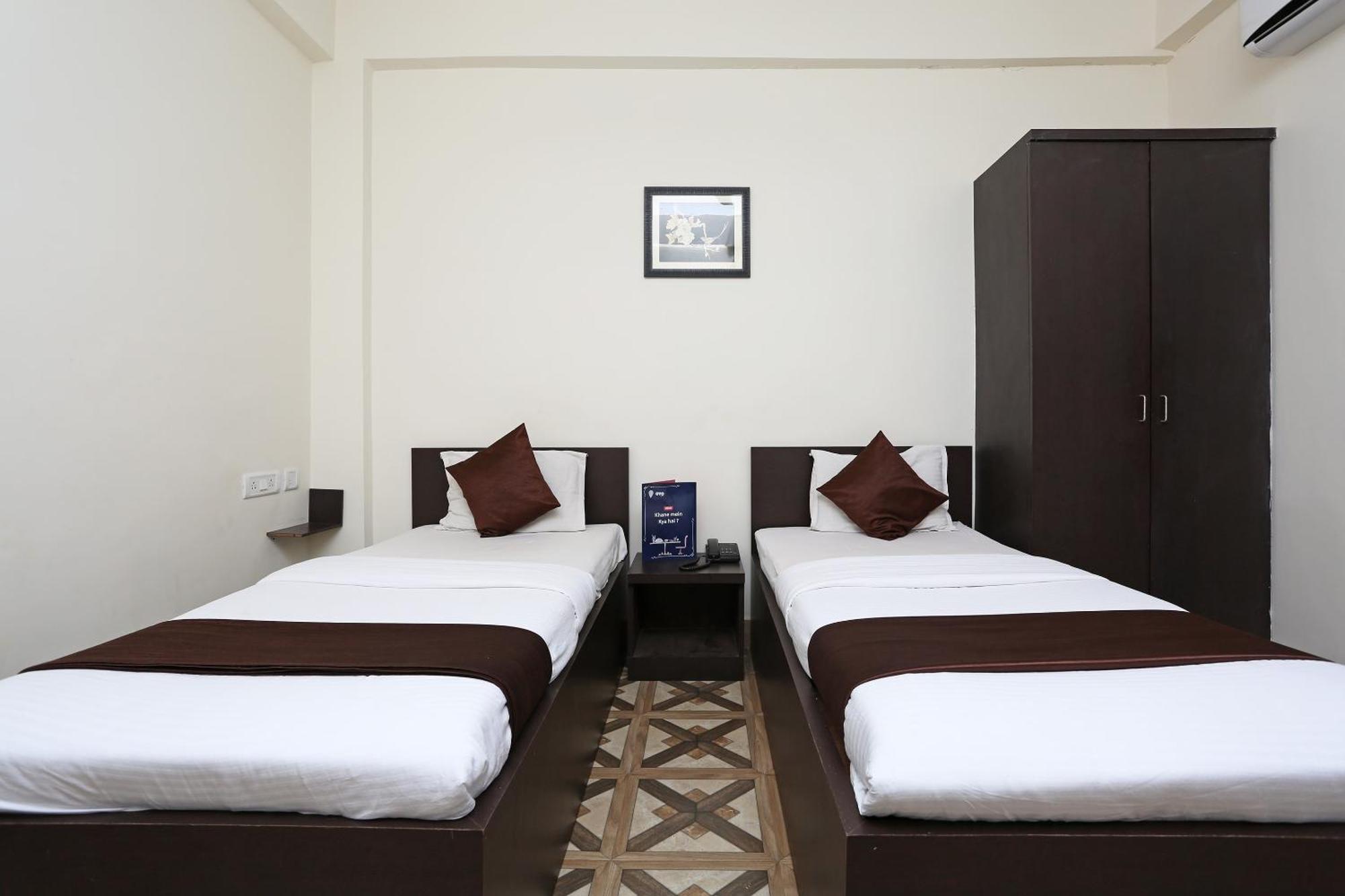 Oyo Stellar Resort บูบันเนสชวาร์ ภายนอก รูปภาพ