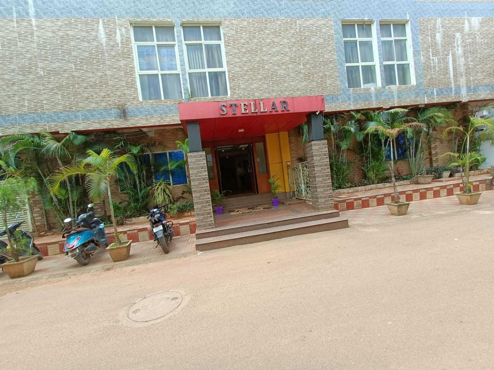 Oyo Stellar Resort บูบันเนสชวาร์ ภายนอก รูปภาพ