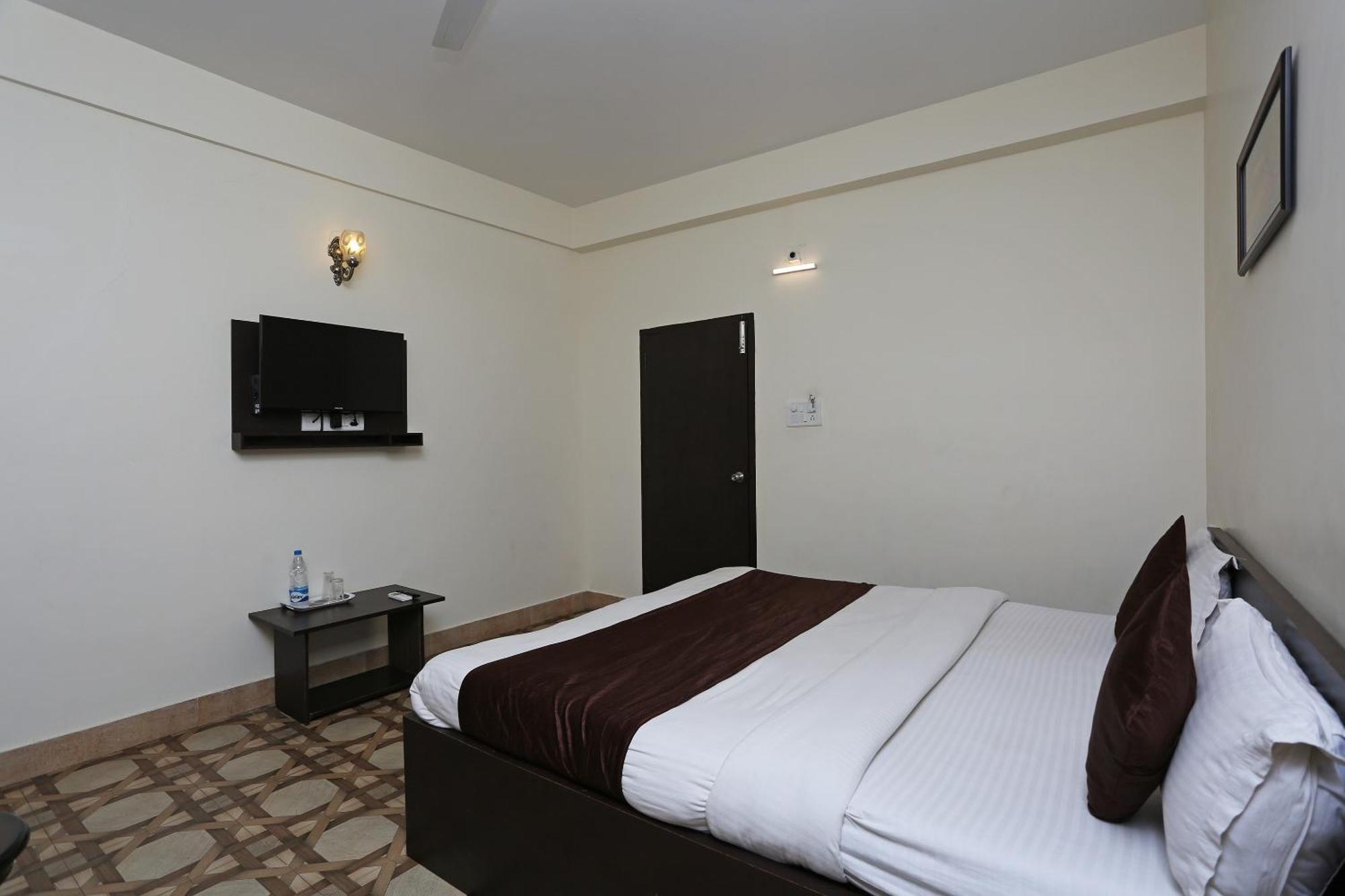 Oyo Stellar Resort บูบันเนสชวาร์ ภายนอก รูปภาพ