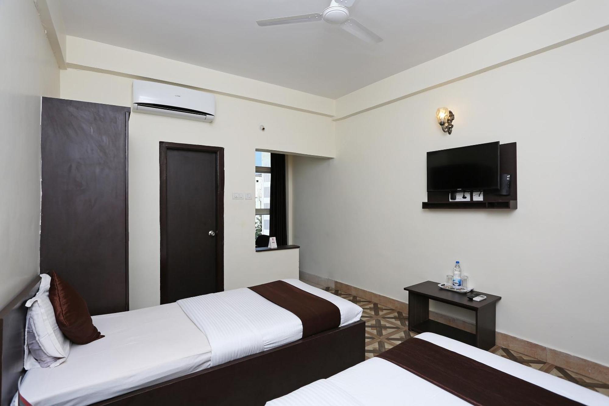 Oyo Stellar Resort บูบันเนสชวาร์ ภายนอก รูปภาพ